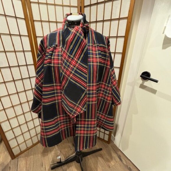 Reversible Wool Cape - Picture 6 of 12